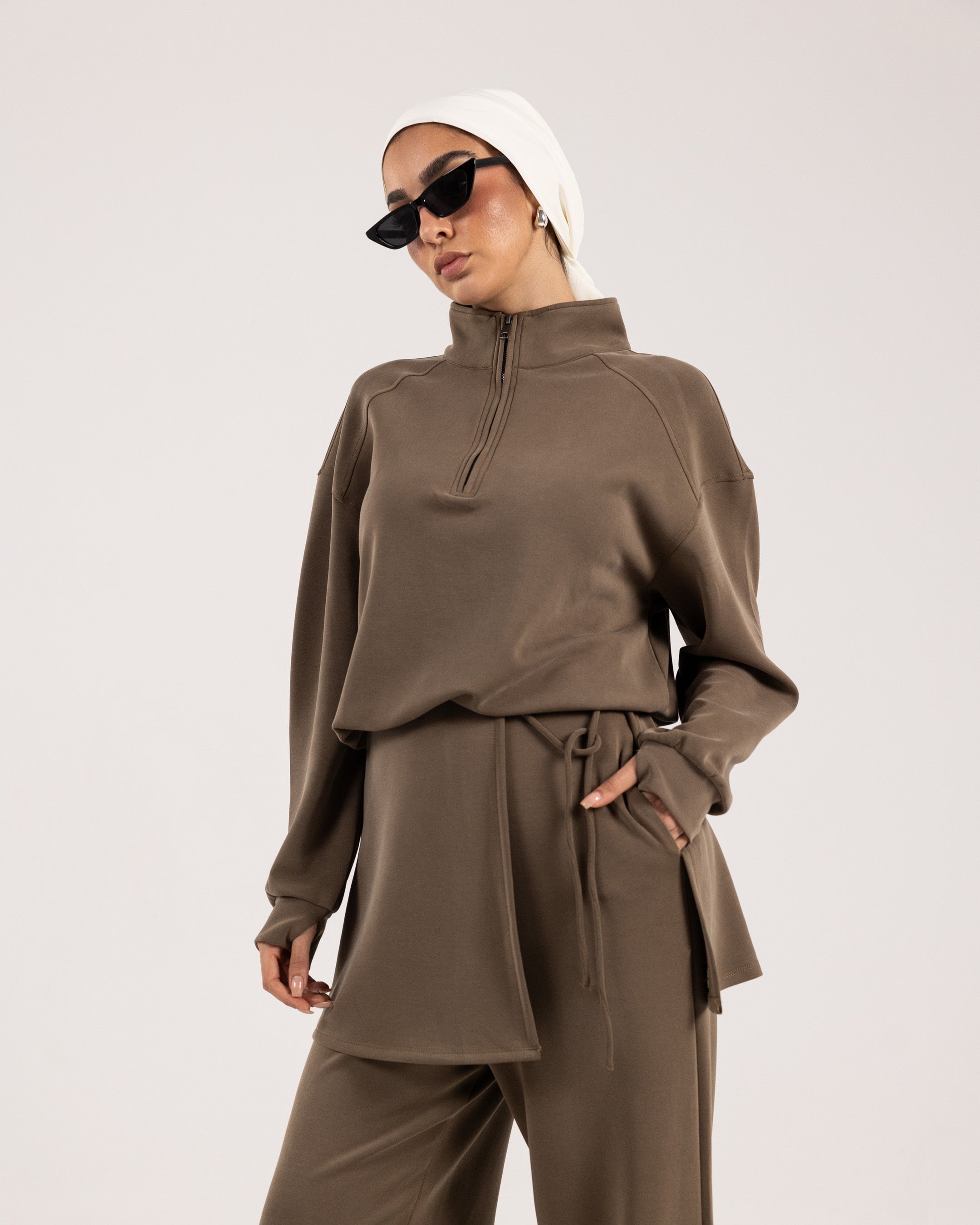 سويت شيرت بنصف سحاب قابل للتعديل - بني