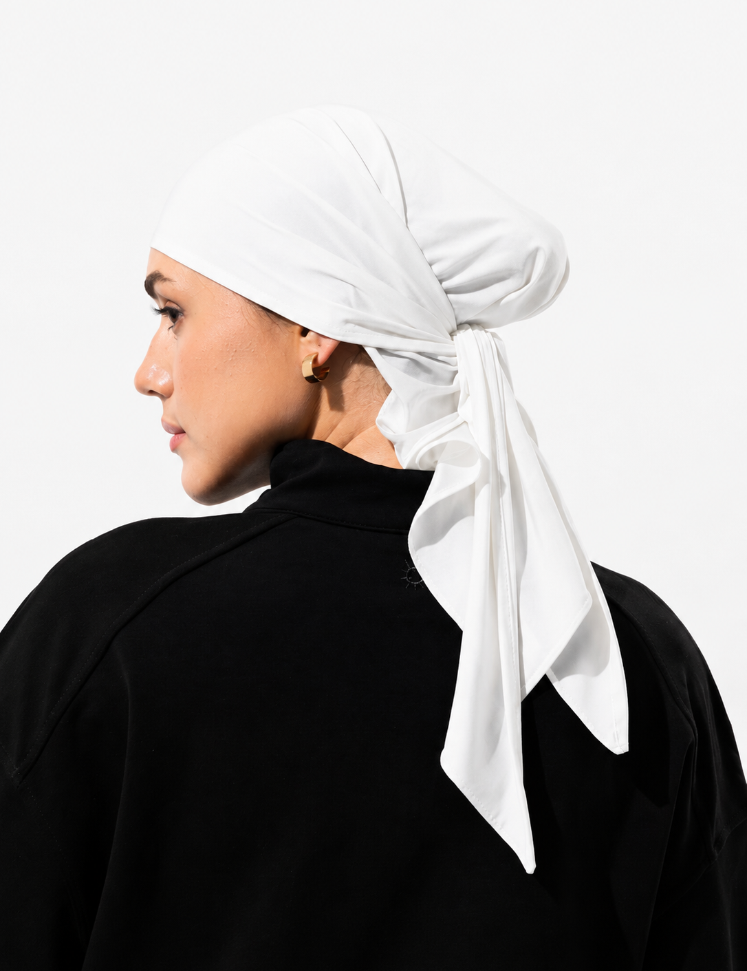 off_white_head_scarf.png